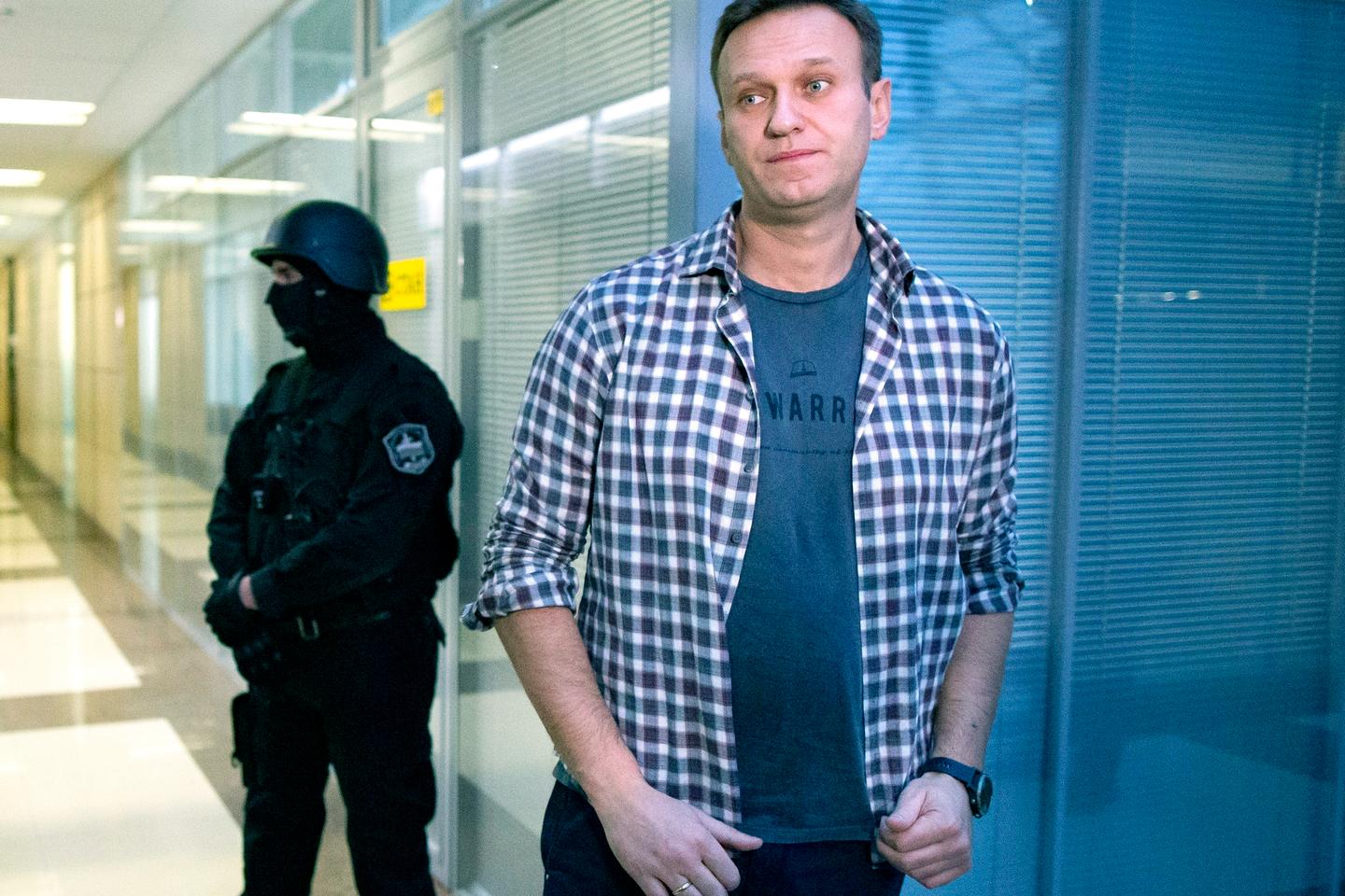 Affaire Navalny : Macron dénonce une « tentative d’assassinat » et ...