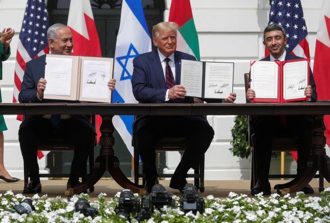 Benyamin Netanyahu, Donald Trump and United Arab Emirates Foreign Minister Abdullah Ben Zayed at the Abraham Accords signing ceremony at the White House, on September 15, 2020.
