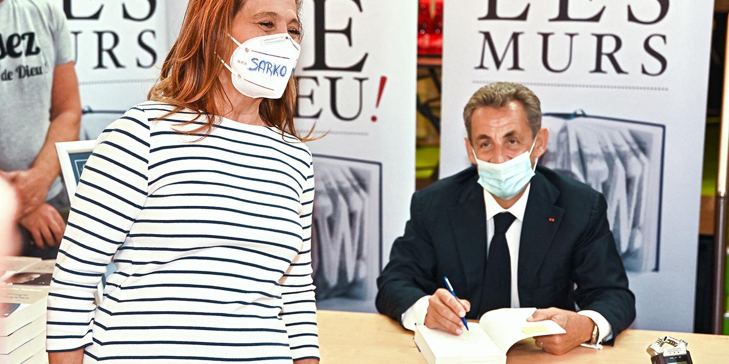Sarkozy Qui Rit C Est Peut Etre Un Detail Pour Vous