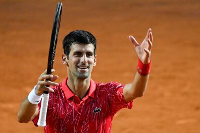 Serbia's Novak Djokovic celebrates after winning the final match of the Men's Italian Open against Argentina's Diego Schwartzman at Foro Italico on September 21, 2020 in Rome, Italy. / AFP / POOL / Riccardo Antimiani 