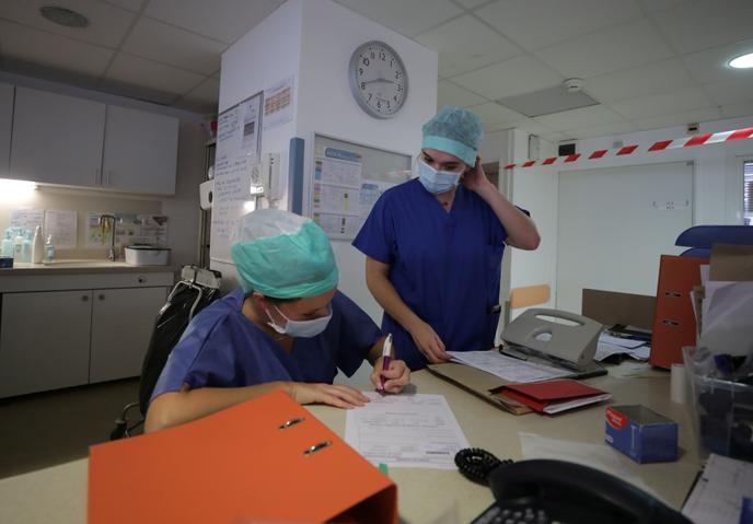 Des soignantes à la clinique Bouchard-Elsan, à Marseille, le 21 septembre 2020.
