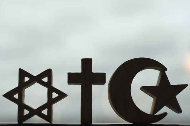 Symboles du judaïsme, du christianisme et de l’islam.