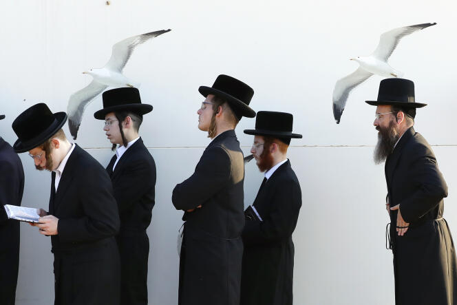 Des juifs ultra-orthodoxes près de Tel Aviv, le jour de Yom Kippour, en septembre 2018.