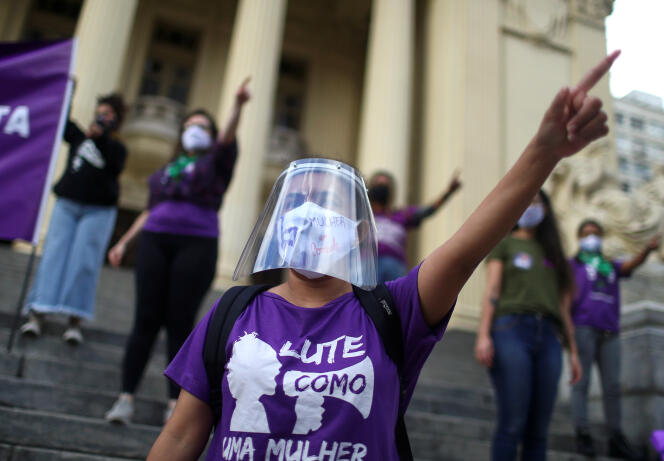 Lors d’une manifestation pour les droits des femmes, à Rio de Janeiro, le 24 août.
