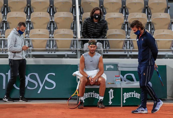 Rafael Nadal Dans Le Brouillard A Roland Garros