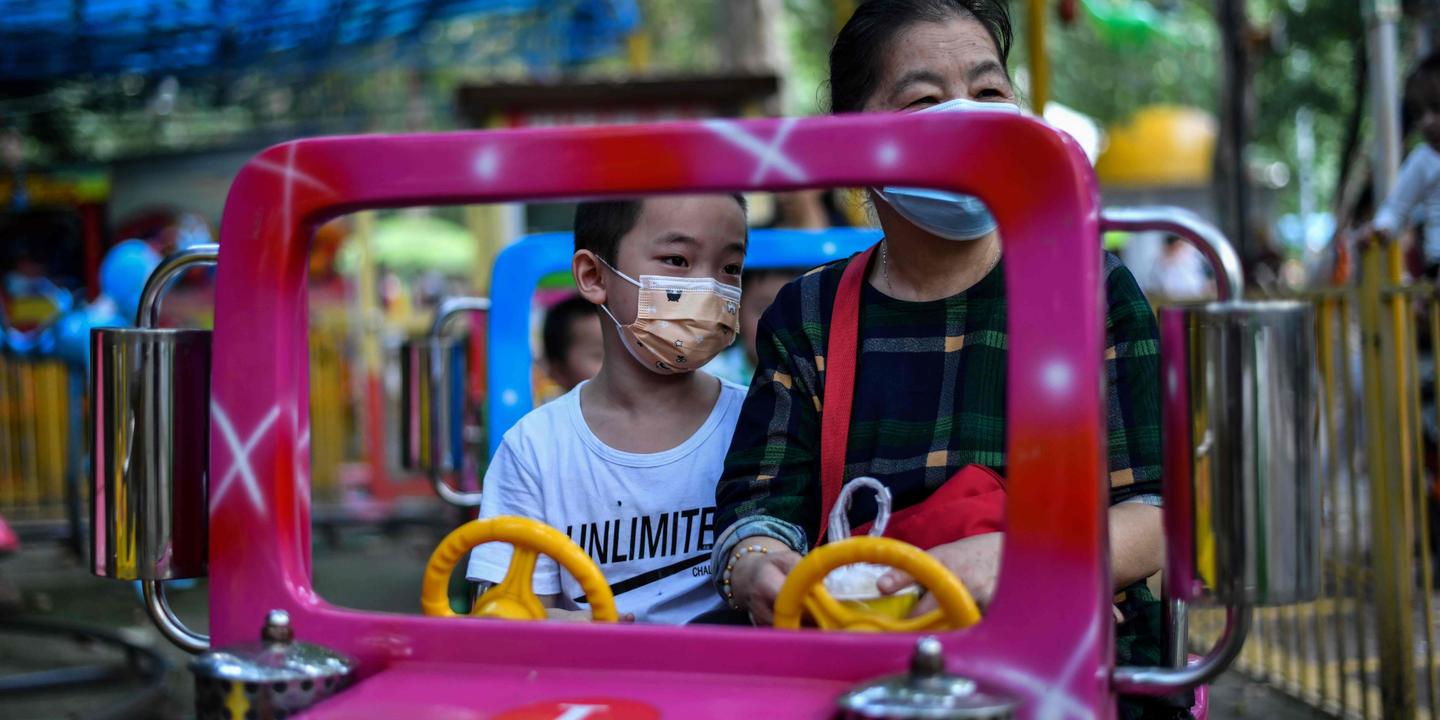 Coronavirus : appels à un libre accès au vaccin, nouvelles restrictions dans le monde - Le Monde