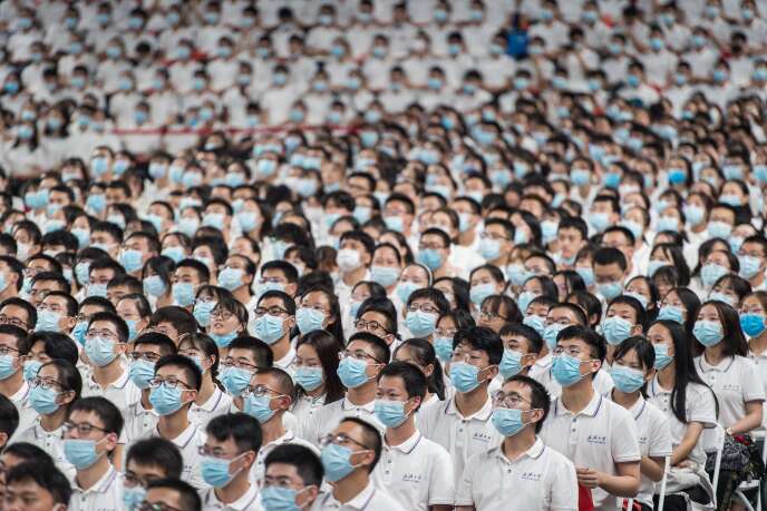 Des étudiants de l'Université de Wuhan, en Chine, lors d'une cérémonie le 26 septembre.