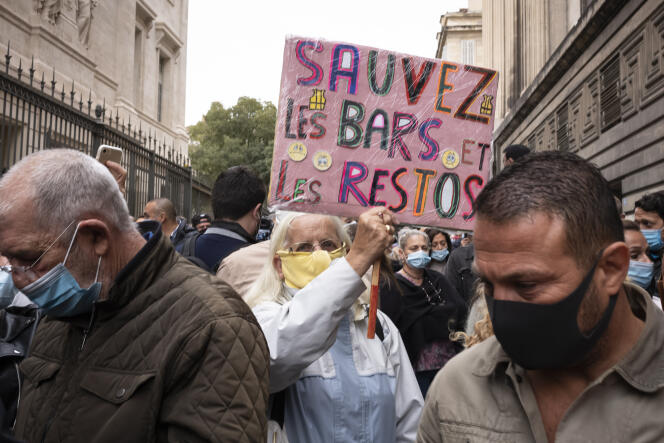 Manifestation contre l’annonce de la refermeture des cafés et restaurants, devant le tribunal de commerce de Marseille, le 25 septembre.