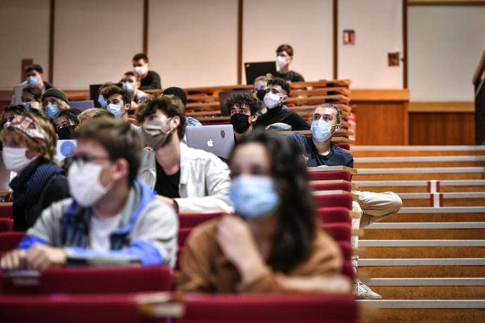 Un cours de géographie en amphithéâtre dans une université bordelaise, le 24 septembre.