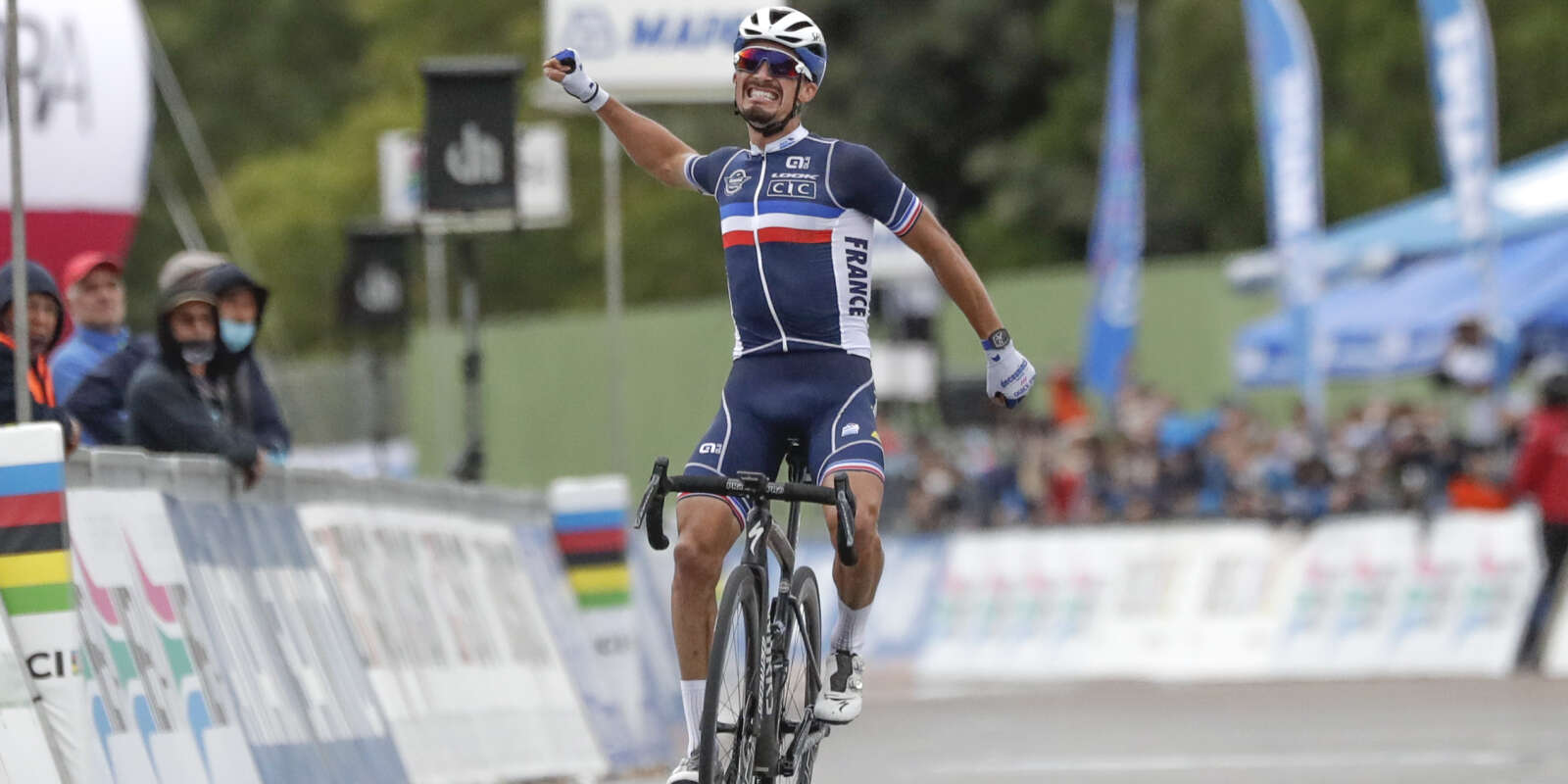 Julian Alaphilippe a remporté le championnat du monde de cyclisme sur route, dimanche 27 septembre, à Imola (Italie).