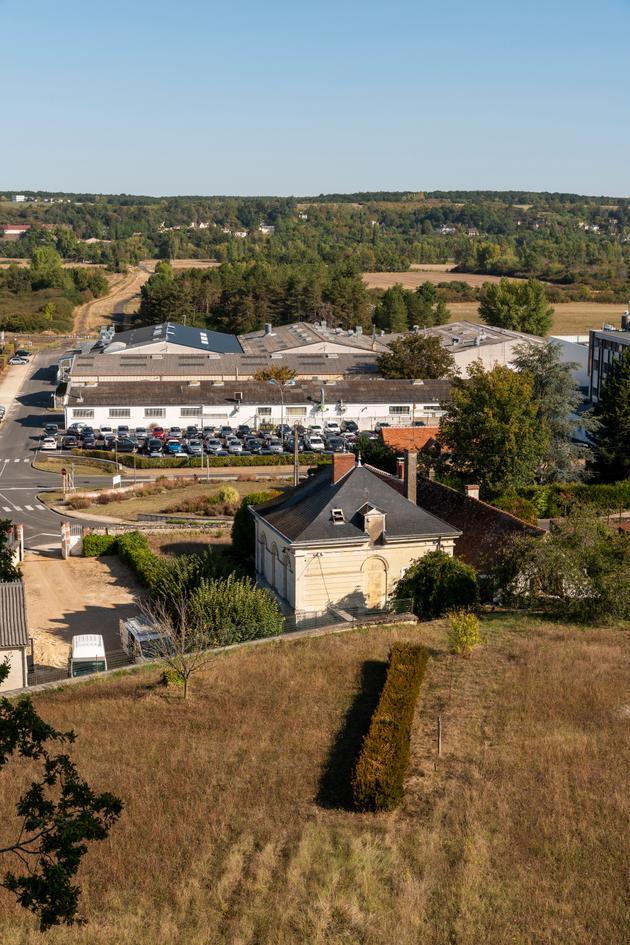 L’usine Daher, à Saint-Julien-de-Chédon, qui devrait fermer ses portes en 2022.