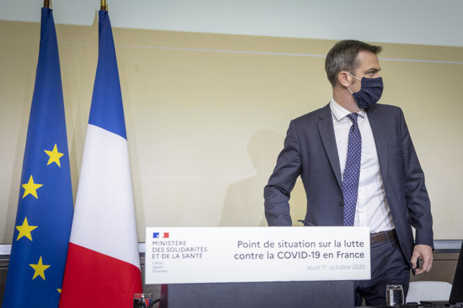 Le ministre de la santé, Olivier Véran, lors d’un point de situation sur la crise sanitaire, à l'hôpital Bichat à Paris, le 1er octobre.