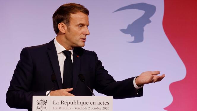 Emmanuel Macron lors de son discours sur « la lutte contre les séparatismes » en France, aux Mureaux (Yvelines), le 2 octobre.