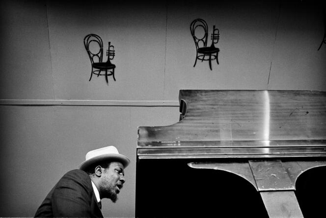 Thelonious Monk en concert, le 19 septembre 1964, lors du Monterey Jazz Festival à Monterey (Californie).