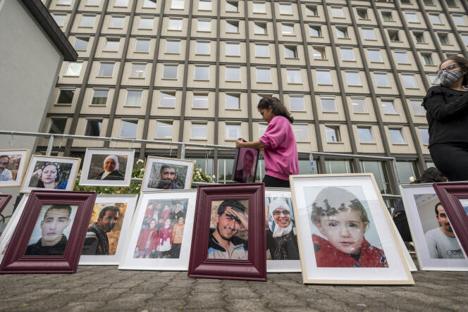 Des portraits de victimes du régime syrien, à Coblence, le 4 juin.