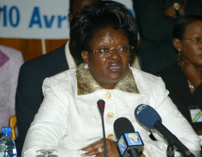 Laure Olga Gondjout, ancienne ministre gabonaise des affaires étrangères, à Libreville, en avril 2008.