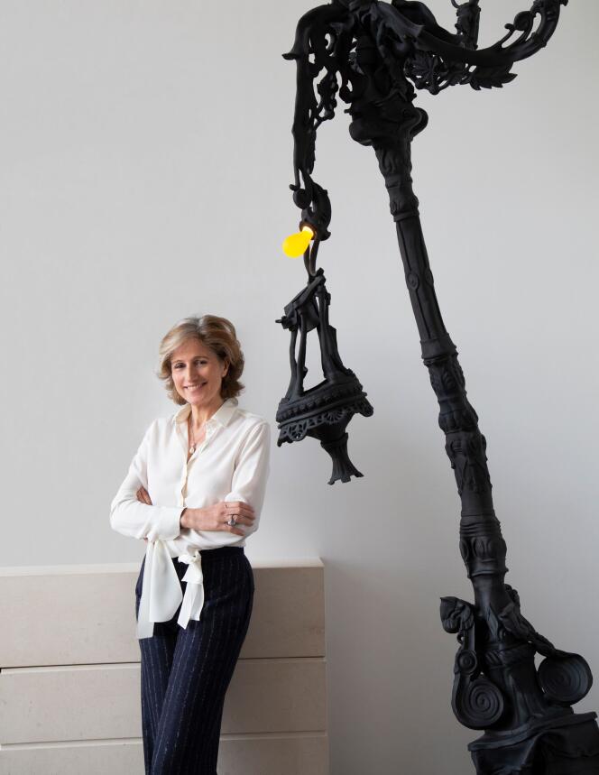 La galeriste Dominique Lévy, en 2019, dans son appartement de New York.