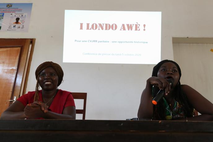 Rosalie Kobo Beth (à droite), porte-parole de l’association I Londo Awè !, à Bangui, en septembre 2020.