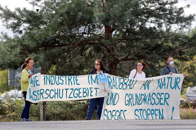 Manifestation près du chantier de la Gigafactory de Grünheide (Allemagne), le 2 septembre 2020.