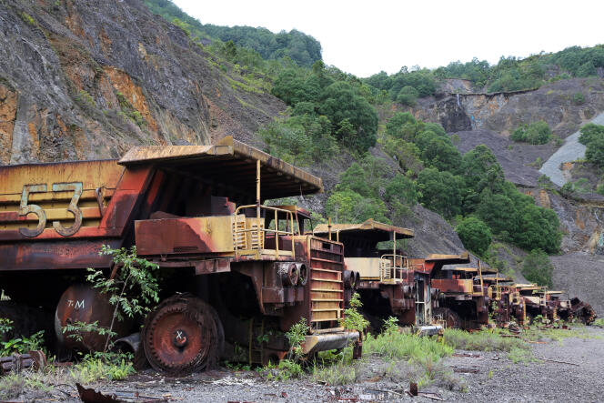 Des camions abandonnés sur l’ancien site minier de Rio Tinto, sur l’île de Bougainville, en Papouasie-Nouvelle-Guinée, en 2012.