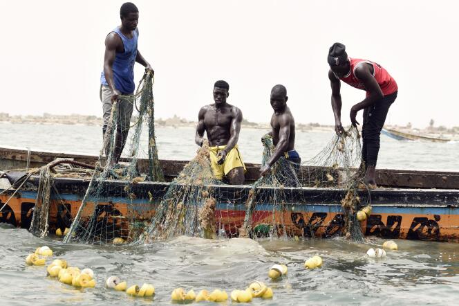 Pêche traditionnelle à Joal, au Sénégal, le 16 juin.