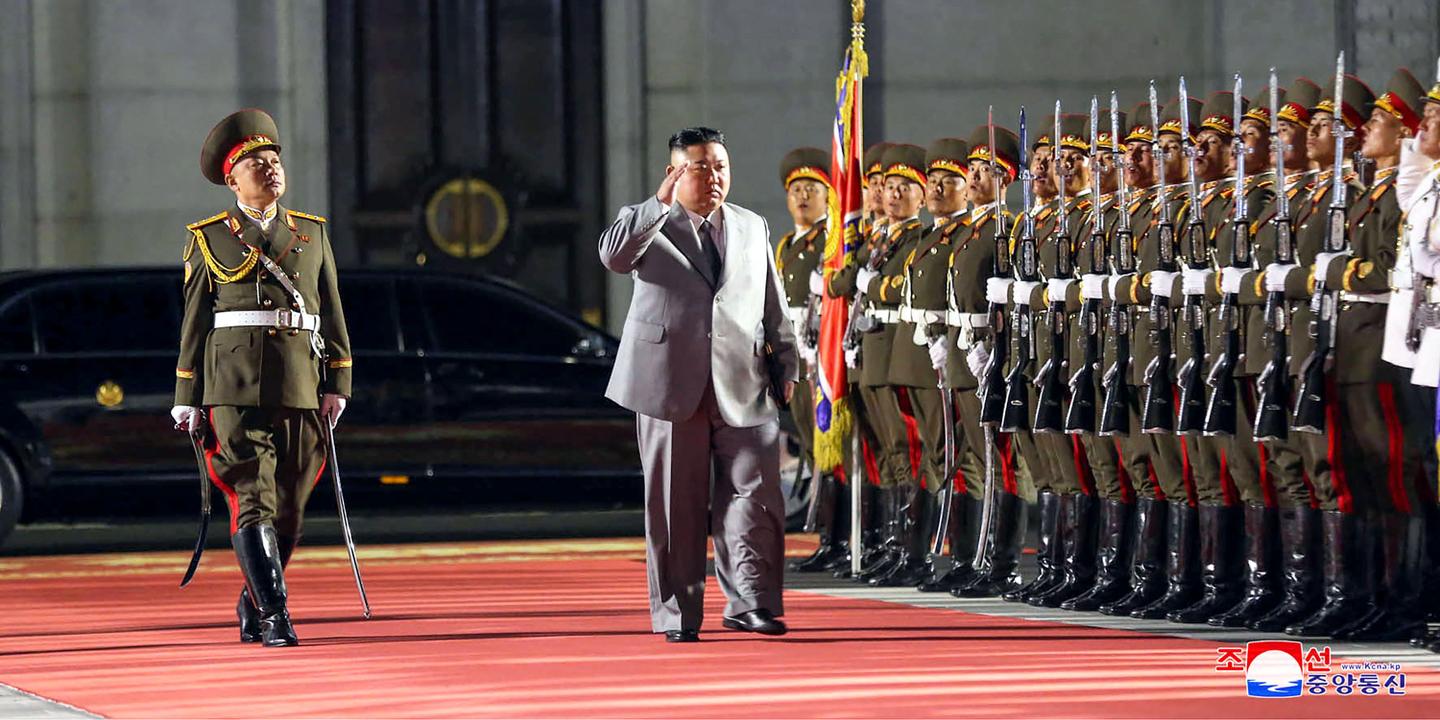 La Coree Du Nord Devoile De Nouveaux Missiles Et Tend La Main Au Sud