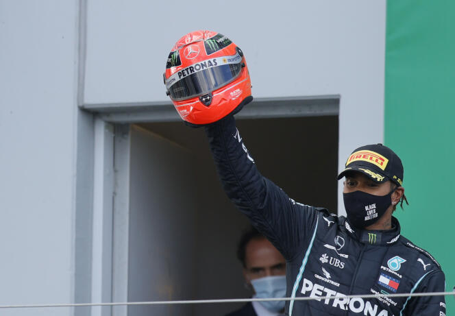 Lewis Hamilton et un des casques de  Michael Schumacher