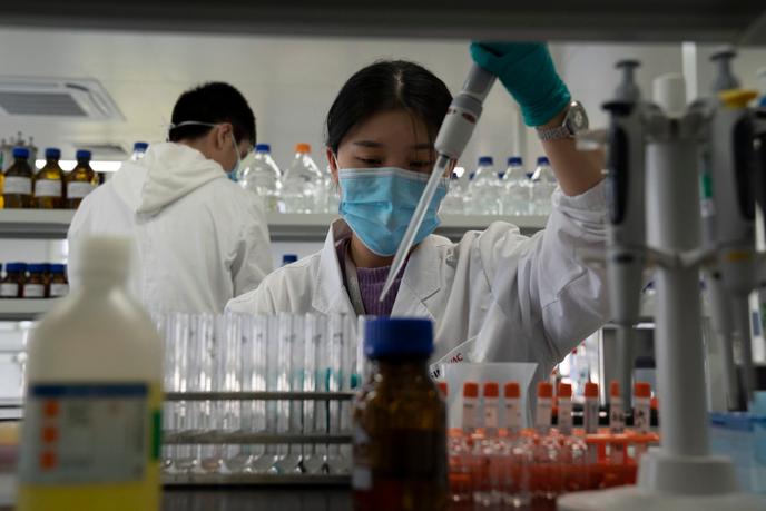 Une usine de production de vaccin contre le Covid-19 de la compagnie SinoVac à Pékin, le 24 septembre.
