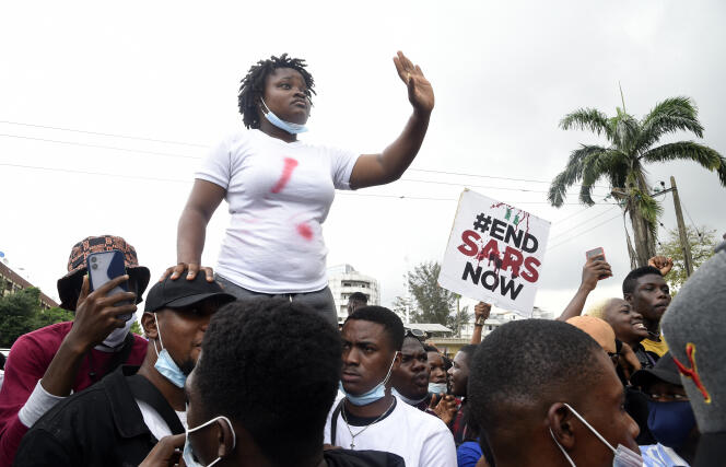 Rinu Odule, l’une des coordinatrices du mouvement de protestation contre les violences policières, lors d’une manifestation à Ikeja, au Nigeria, le 9 octobre 2020.