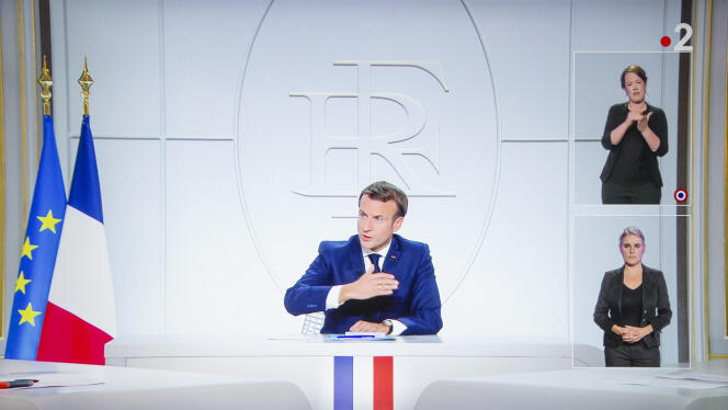 Emmanuel Macron est interviewé sur TF1 et France 2 par Anne-Sophie Lapix et Gilles Bouleau à propos de l'épidémie de Covid-19, mercredi 14 octobre 2020.