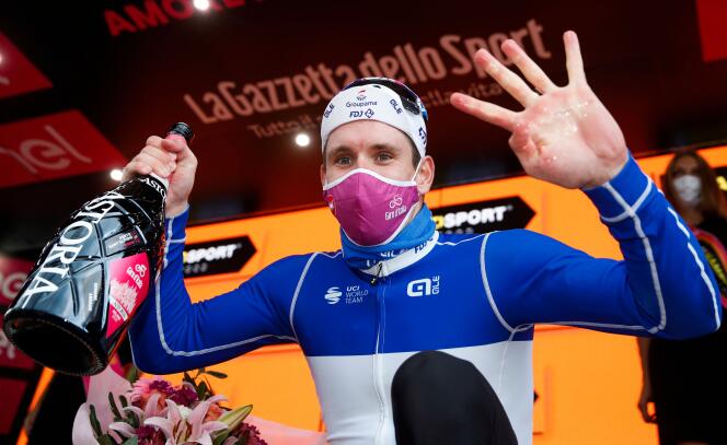 Arnaud Démare, puissance 4, mercredi 14 octobre, après sa victoire à Rimini lors de la 11e étape du Tour d’Italie, la quatrième depuis le départ du Giro.