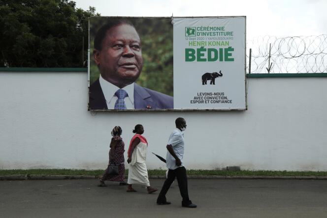 Un panneau d’affichage représentant l’ancien président Henri Konan Bédié, candidat du Parti démocratique de Côte d’Ivoire à l’élection présidentielle du 31 octobre, à Abidjan, le 15 octobre.