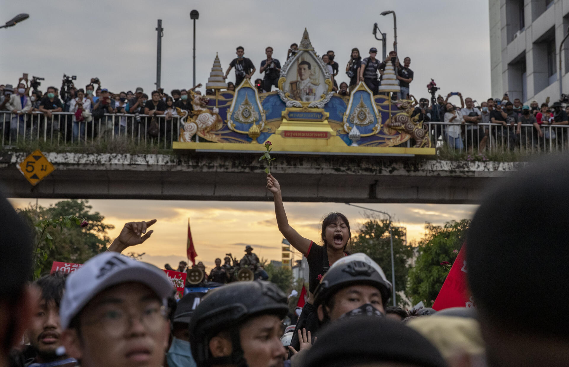 Rassemblement antigouvernemental devant l’effigie du roi Maha Vajiralongkorn à Bangkok, le 14 octobre.