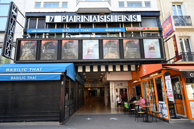 Le cinéma parisien Les sept Parnassiens, fermé durant plusieurs semaines, en août 2020.