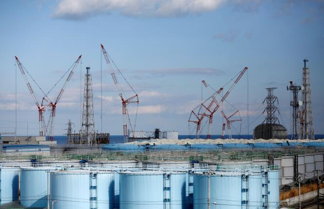 Des réservoirs de stockage pour eaux contaminées, sur le site de la centrale nucléaire de Fukushima, à Okuma au Japon, en février 2019.