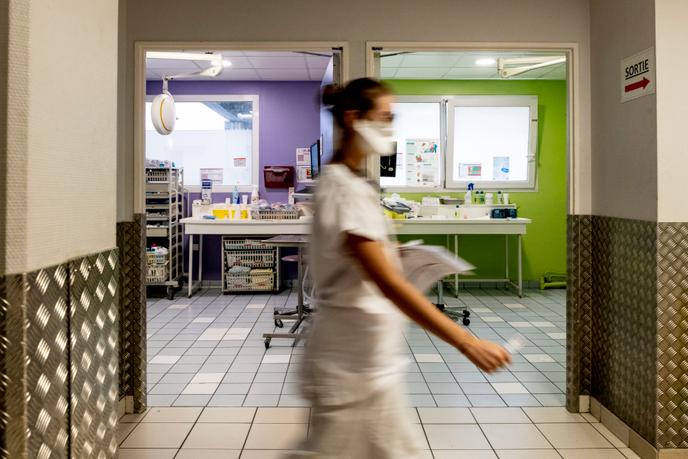 Box réservés aux cas de Covid-19, aux urgences du centre hospitalier intercommunal André-Grégoire, à Montreuil (Seine-Saint-Denis), le 13 octobre.