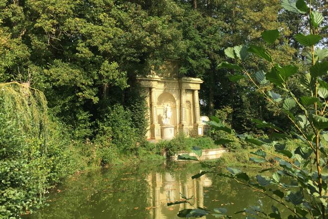 Fontaine de treillage (datant du début du XXe siècle), dans le parc du château de Condé-sur-Iton, dans l’Eure.
