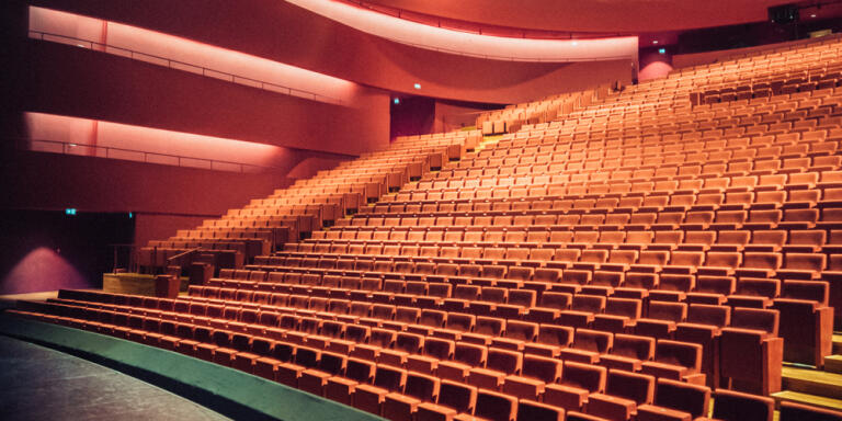 La salle de l'horizon, la grande salle, où la scène arrive au niveau du premier rang. La Comédie de Clermont, le 13 octobre 2020.