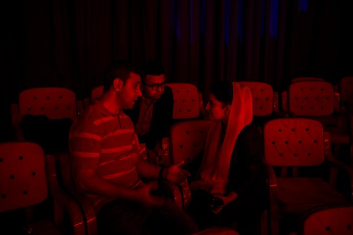 Farahnaz Forotan, journaliste vedette de la chaîne de télévision 1 TV, le 30 septembre, à Kaboul.