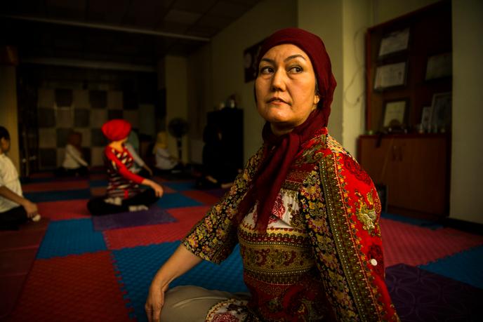 Fakhira Momtaz, professeure de yoga, à Kaboul, le 3 octobre.