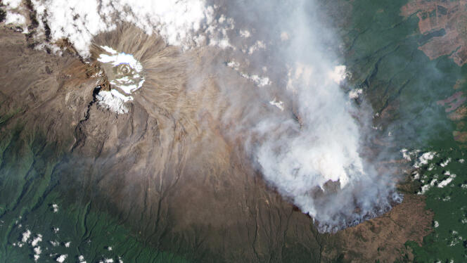 Vue aérienne de l’incendie sur les flancs du Kilimandjaro, en Tanzanie, le 12 octobre 2020.