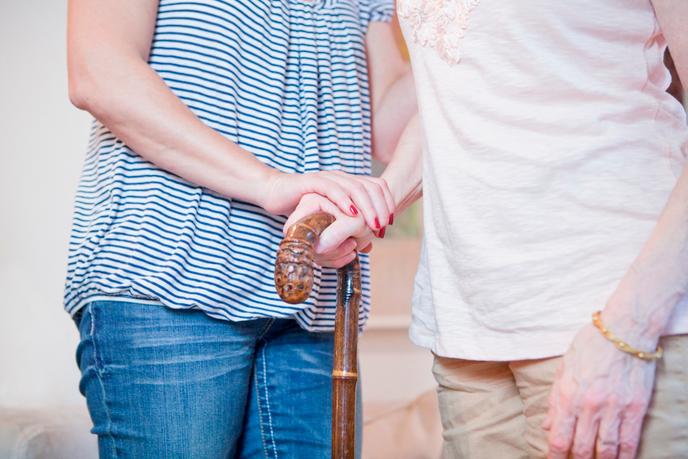 « Une aide-soignante à l’hôpital gagne 100 euros de plus qu’à domicile. Désormais, avec le Ségur, l’écart est de près de 300 euros », explique Xavier Coquibus, directeur général d’Eliad, un service d’aide et de soins à domicile.