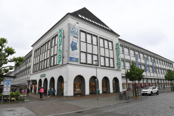 Le grand magasin de la chaîne Kaufhof, dans le centre de Neubrandenbourg, le 19 juin.