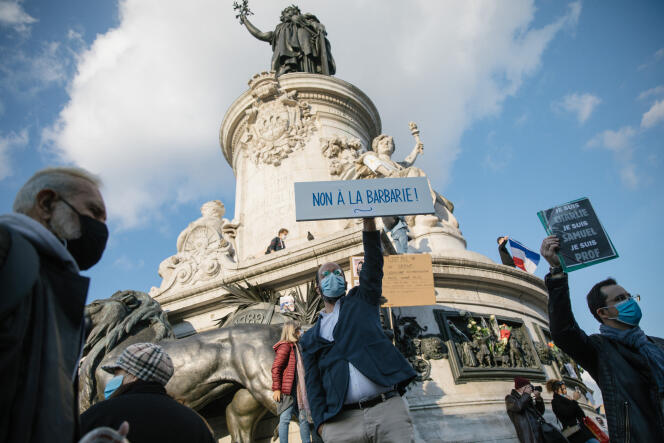 Place de la République, à Paris, le 18 octobre 2020. Rassemblement pour défendre la liberté d'expression, après l’assassinat d’un enseignant d’un collège de Conflans-Sainte-Honorine (Yvelines).