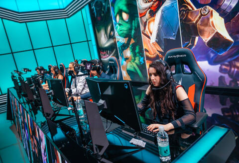 Showmatch équipes mixtes sur la scène de la ligue européenne de League Of Legends 2019, le 21 juin 2019.