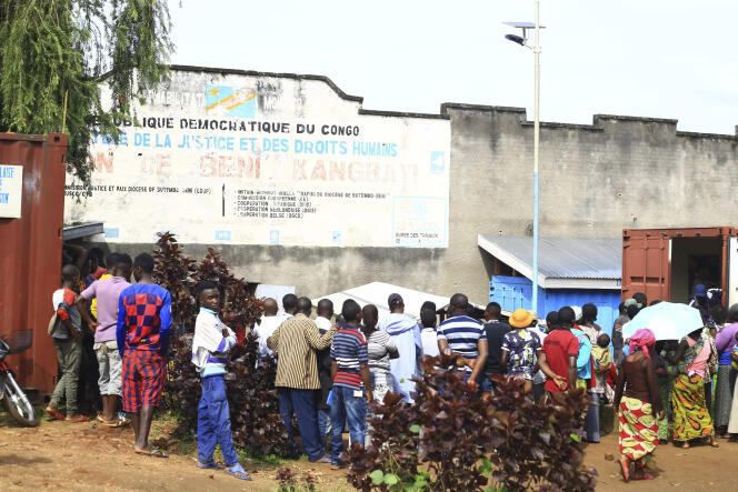 Devant la prison de Beni (RDC), mardi 20 octobre.