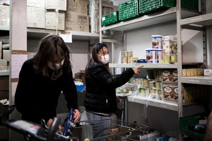 Distribution alimentaire au Grand-Saint-Barthélemy, à Marseille.