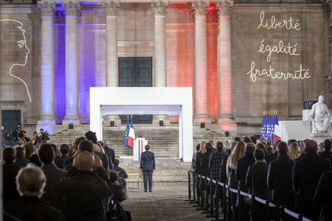 Emmanuel Macron, lors de la cérémonie en hommage à Samuel Paty, à Paris, le 21 octobre.
