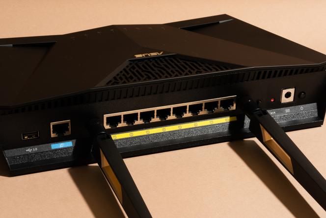 Le RT-AX88U dispose de ports Ethernet supplémentaires pour connecter des périphériques filaires plus nombreux dans votre salon.