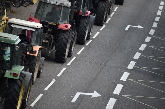 Des agriculteurs manifestent contre le projet de contournement ouest de Strasbourg le 15 octobre 2016.